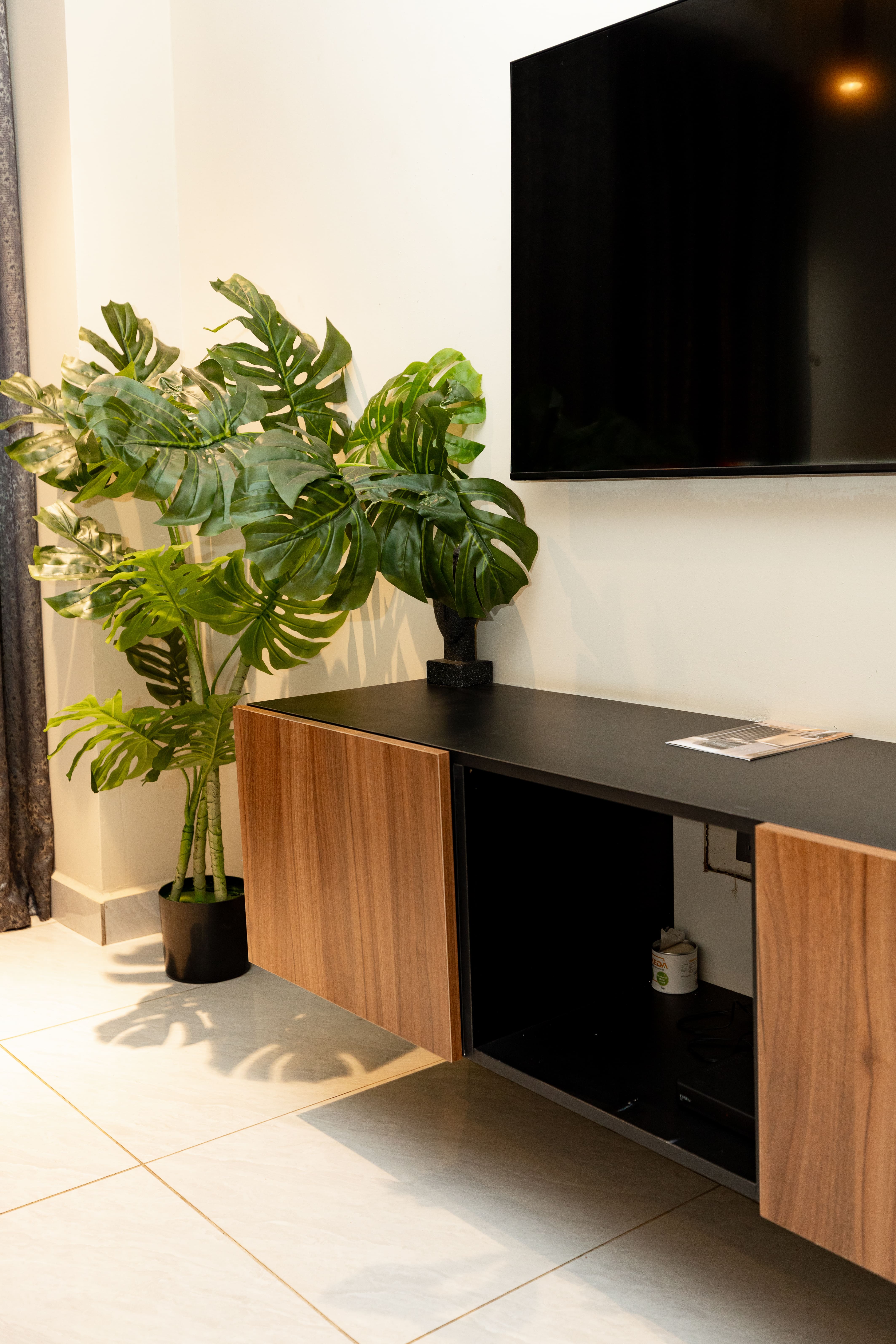 amenities in luxury seed room