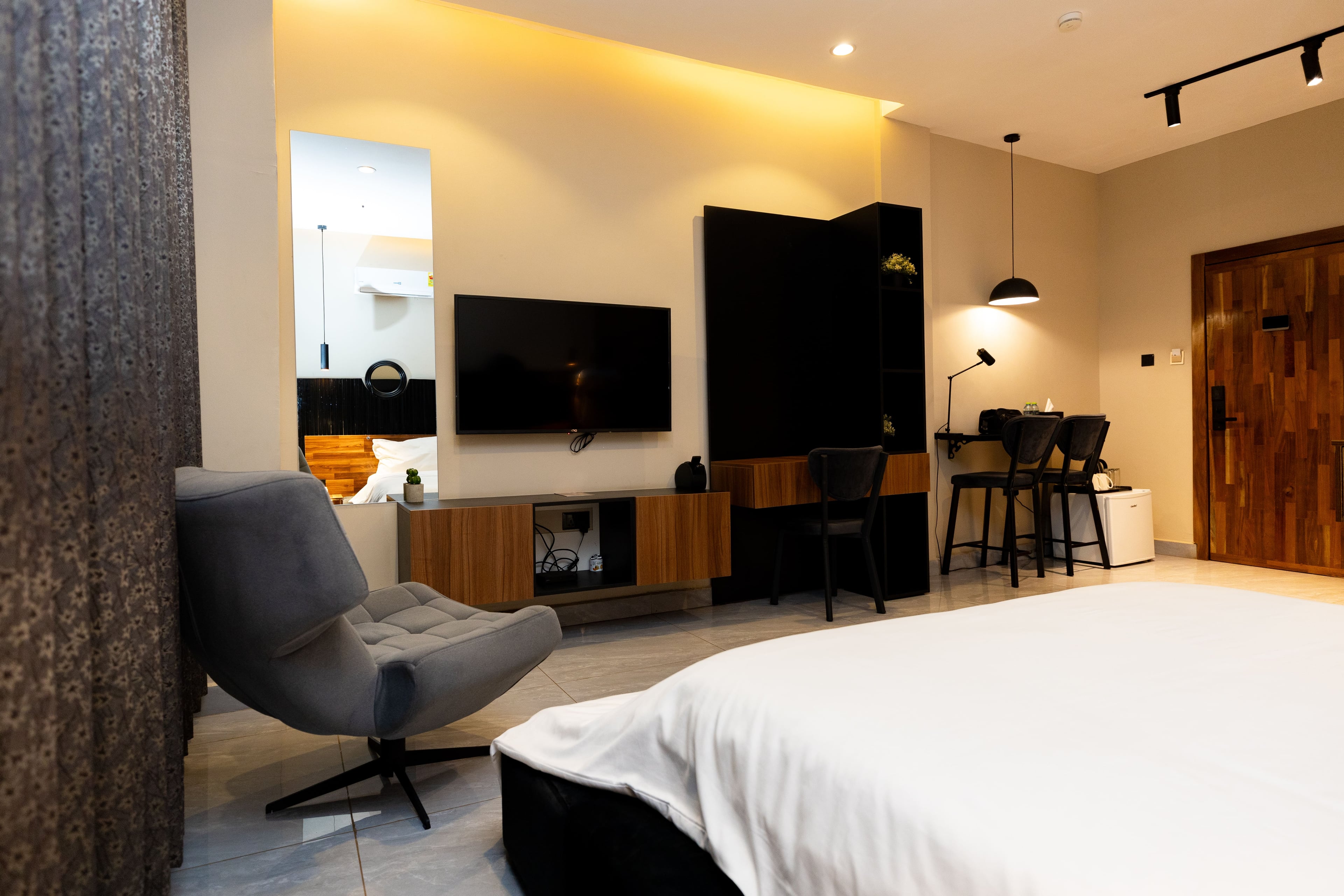 superior seed room sample amenities